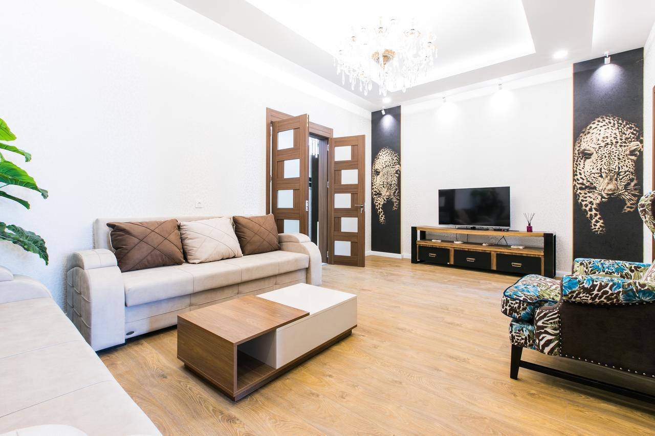 Sweet Home 6 Vip Rustaveli Avenue ティビリシ エクステリア 写真